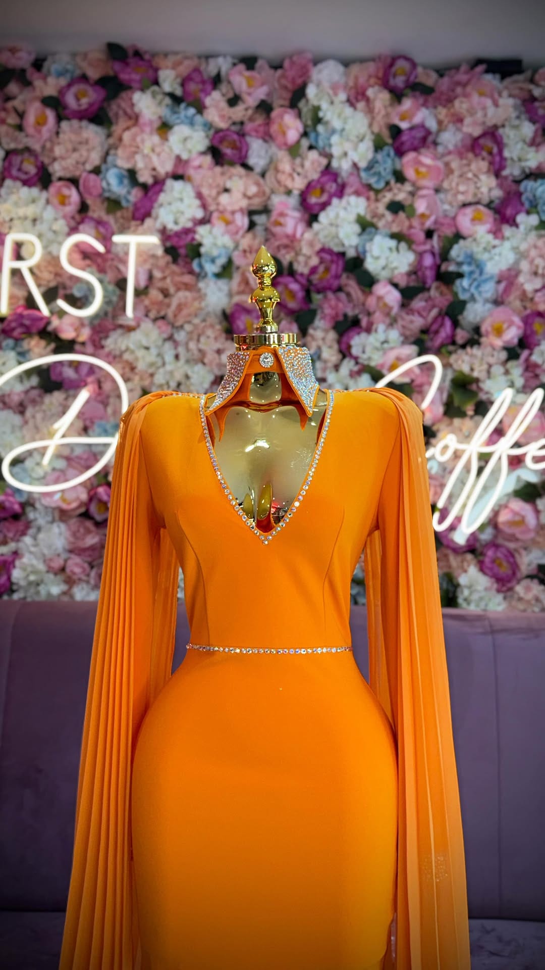 Post 3 by PINK RUNWAY - 𝐓𝐢𝐞𝐧𝐝𝐚 𝐝𝐞 𝐑𝐨𝐩𝐚💖 on Instagram (video)