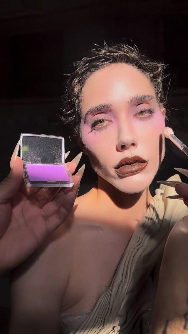 Post 7 by Luis Velveet on Instagram (video)