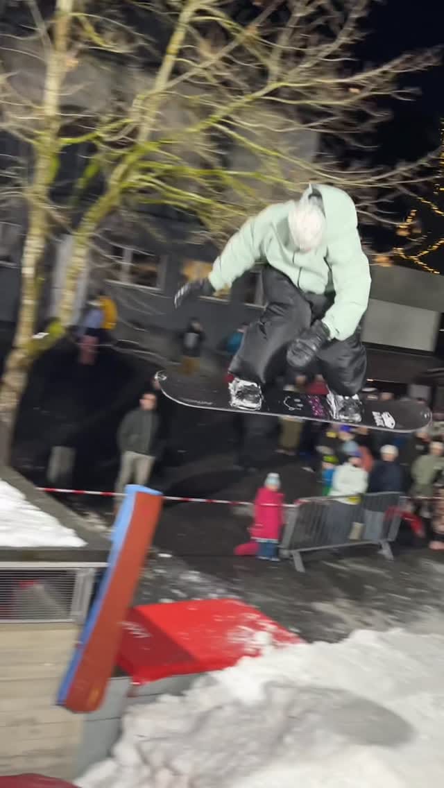 Post 6 by Mees on Instagram (video)