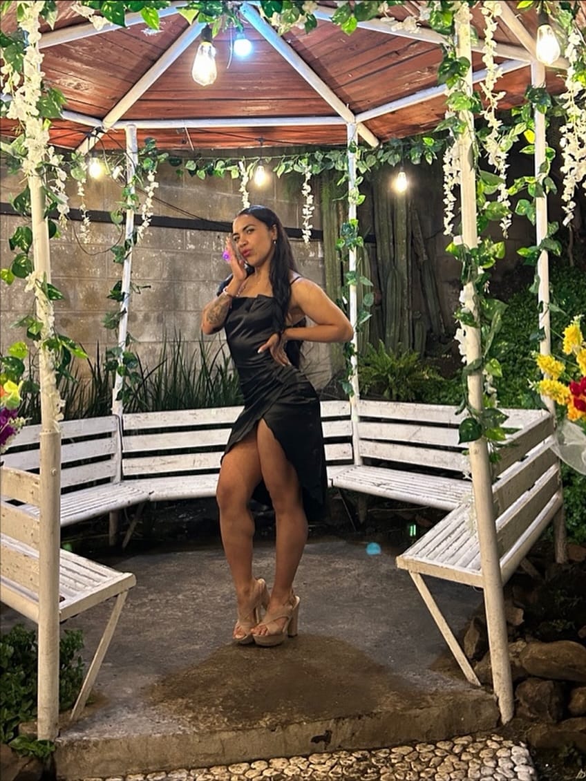 Post 7 by Ale Camacho on Instagram (carousel)