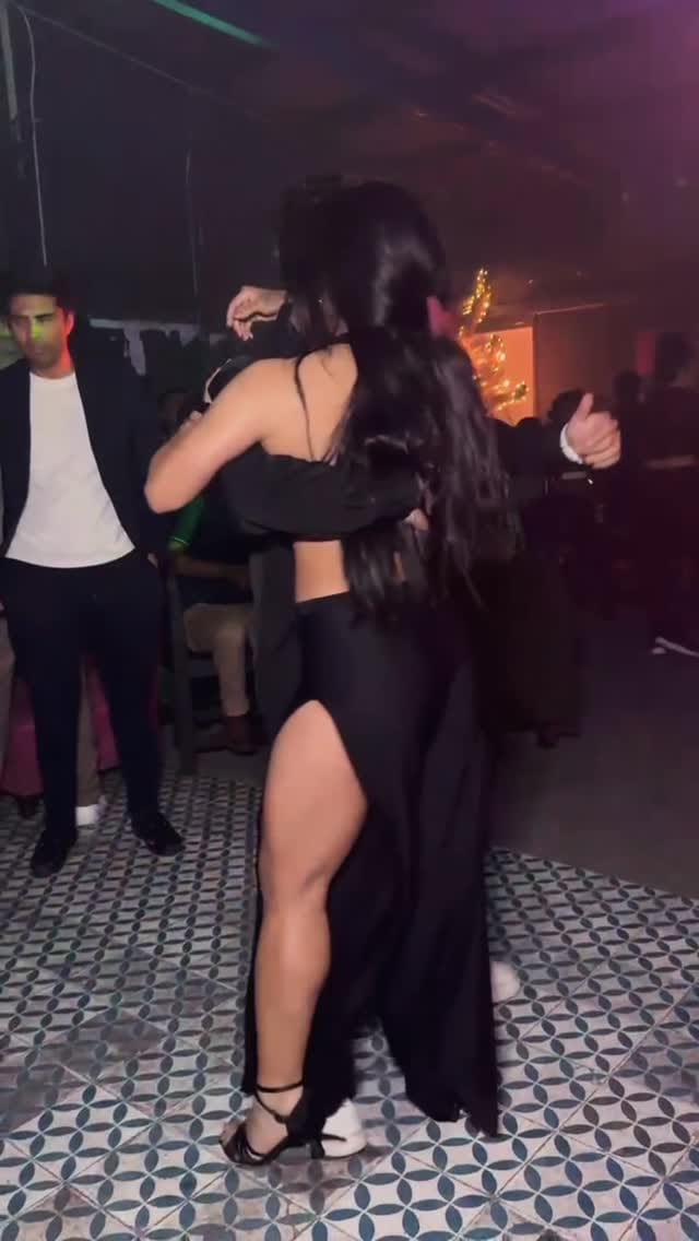 Post 6 by Ale Camacho on Instagram (video)