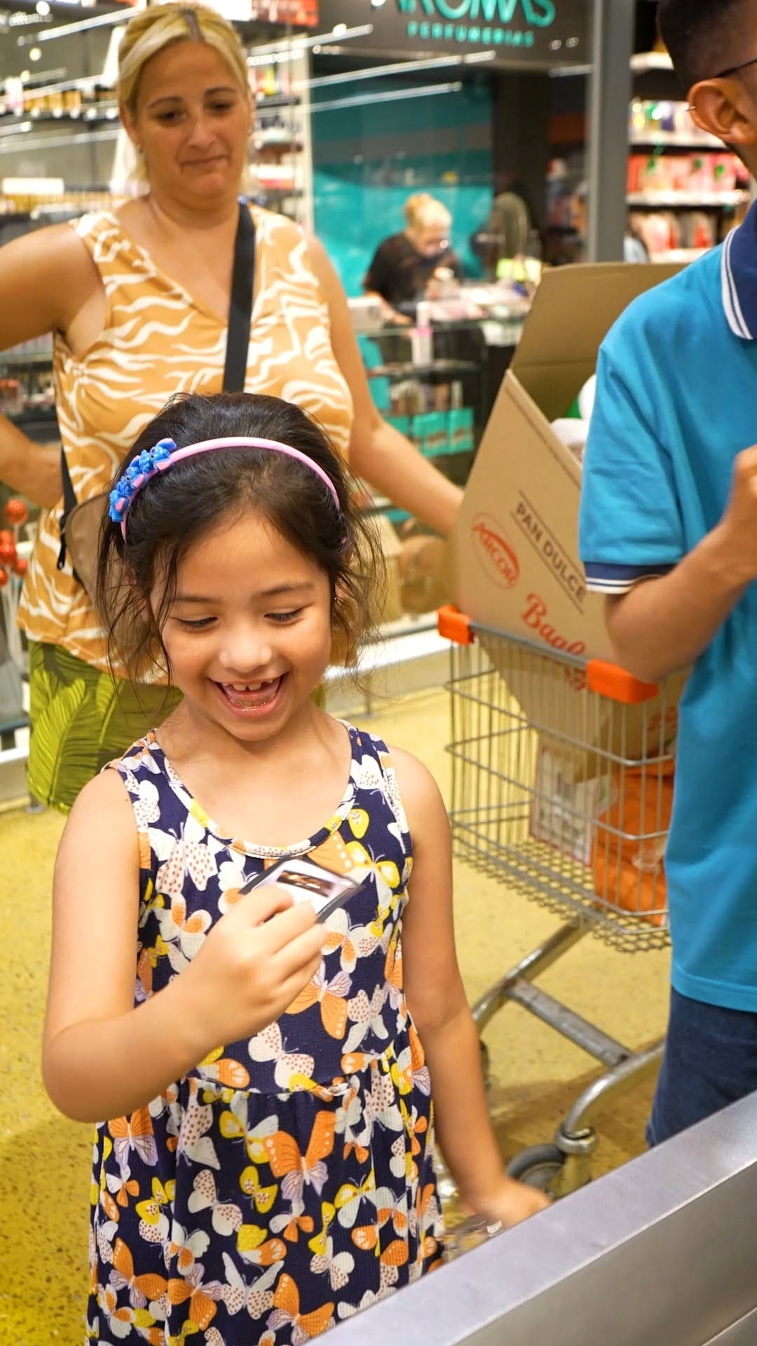 Post 8 by La Reina Supermercados on Instagram (video)