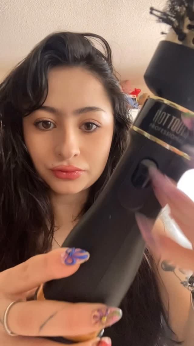 Post 1 by Kariana Martínez on Instagram (video)