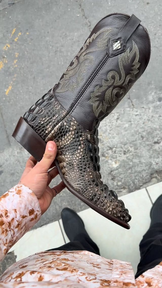 Post 6 by May guerrero boots on Instagram (video)