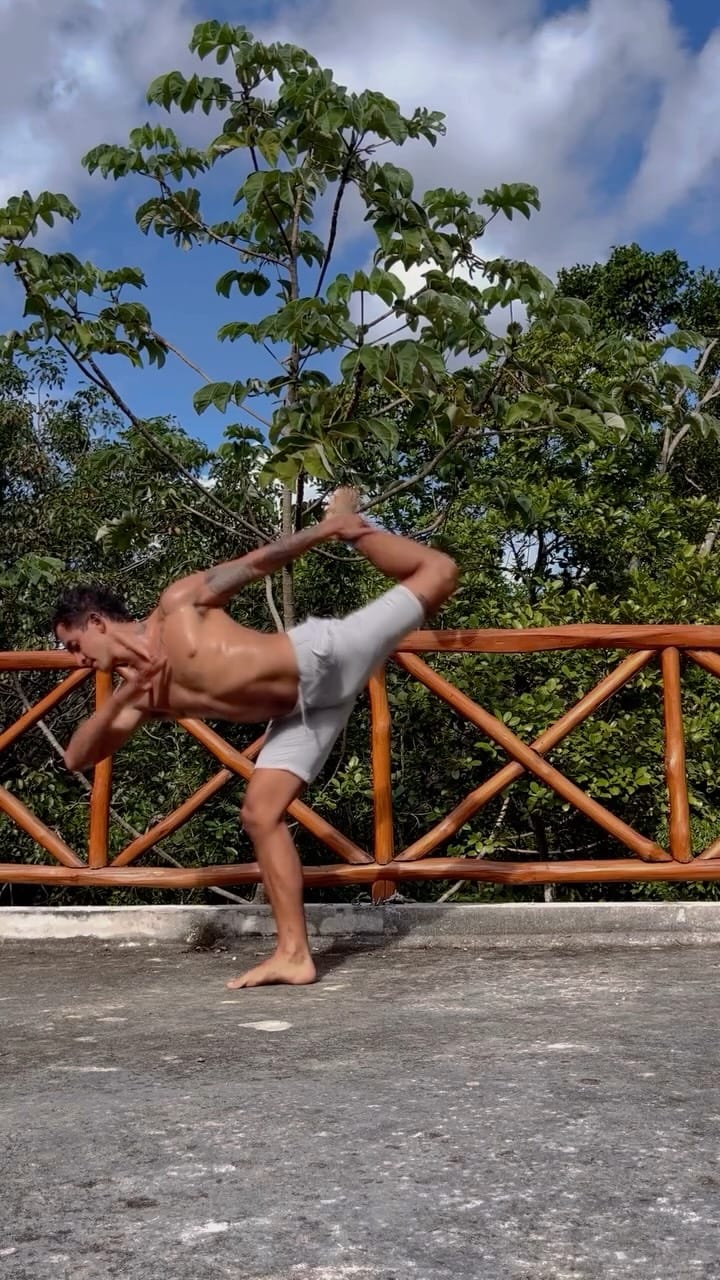 Post 1 by ✴︎ Andréz waves ࿔ on Instagram (video)