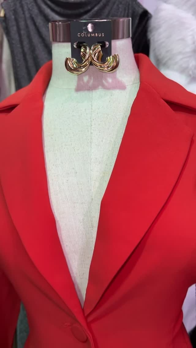 Post 3 by @arlenesfashion_ on Instagram (video)