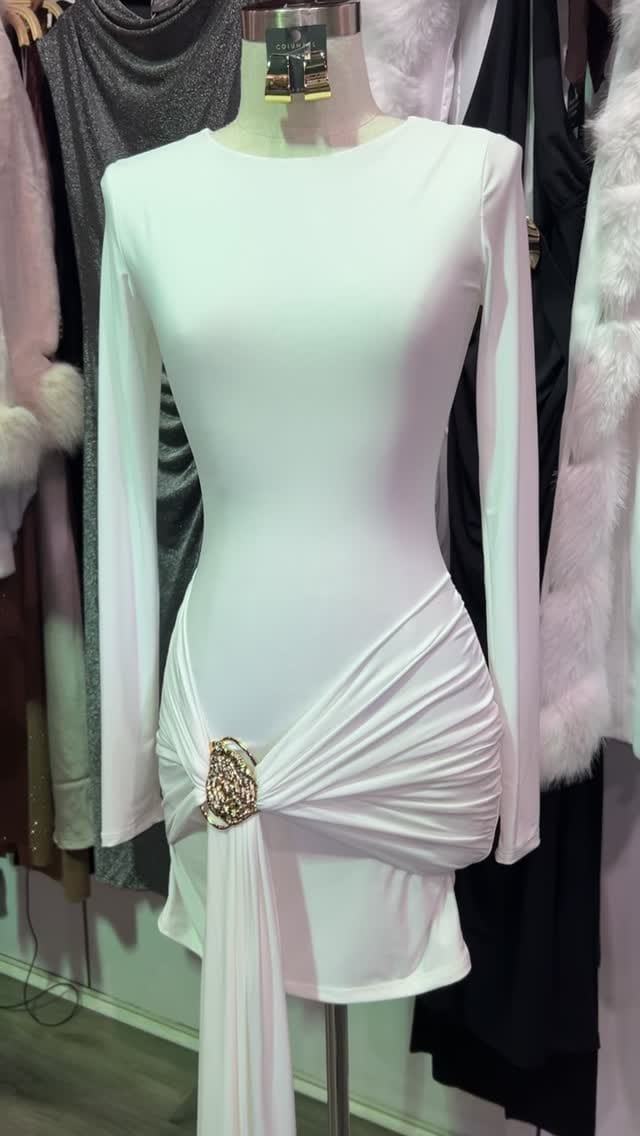Post 10 by @arlenesfashion_ on Instagram (video)