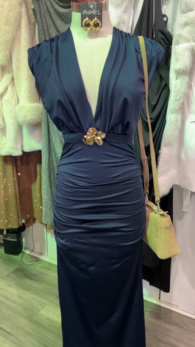 Post 4 by @arlenesfashion_ on Instagram (video)
