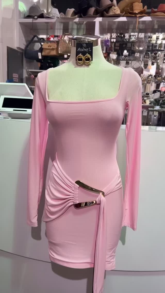 Post 5 by @arlenesfashion_ on Instagram (video)