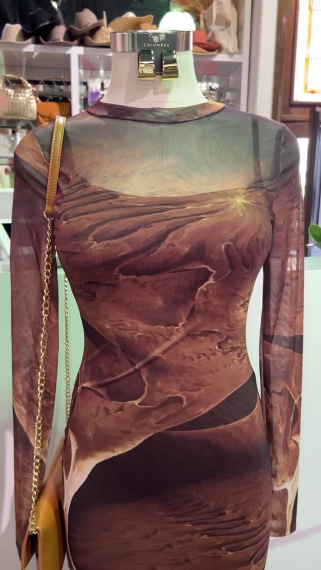 Post 2 by @arlenesfashion_ on Instagram (video)