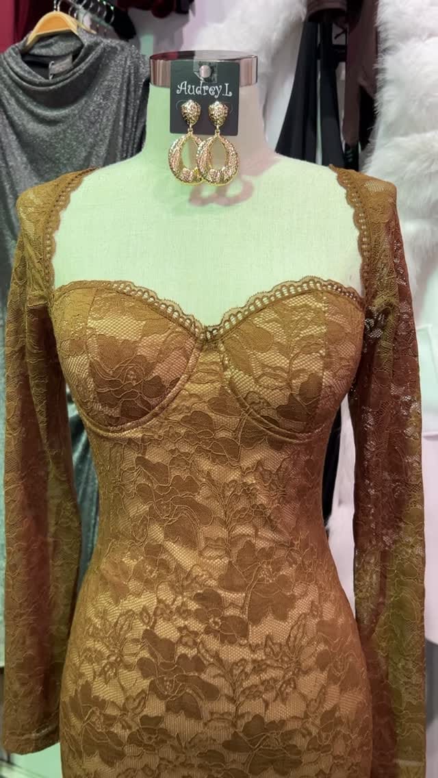 Post 9 by @arlenesfashion_ on Instagram (video)