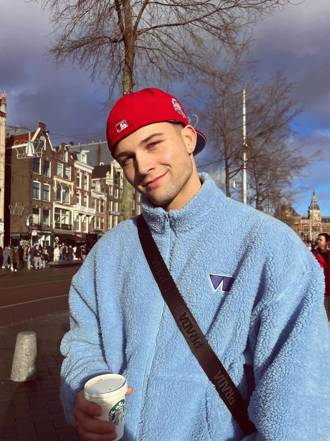 Post 2 by 𝗟 𝗘 𝗢 𝗡 on Instagram (carousel)