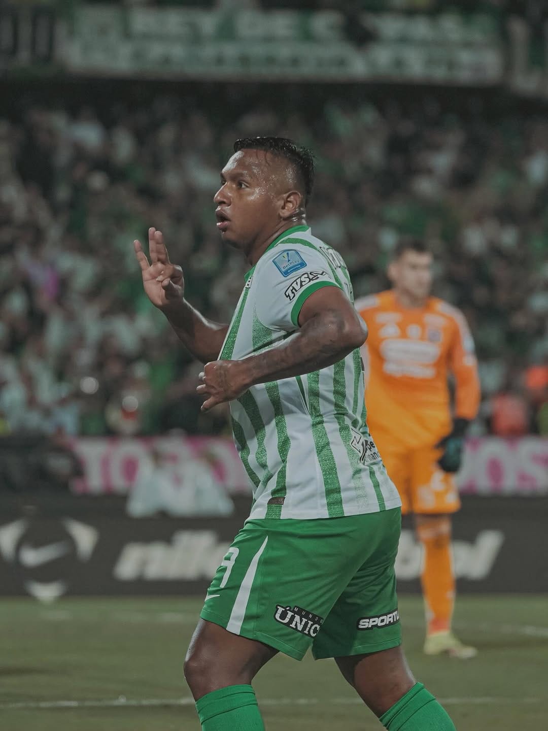 Post 4 by Alfredo Morelos on Instagram (carousel)