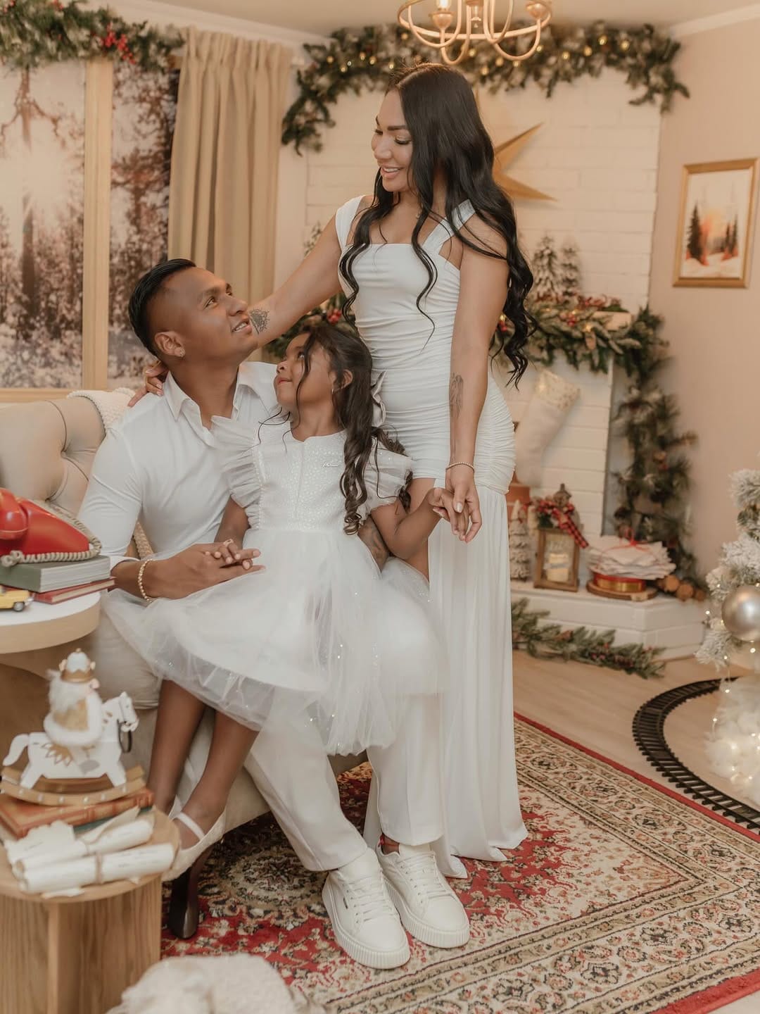 Post 2 by Alfredo Morelos on Instagram (carousel)