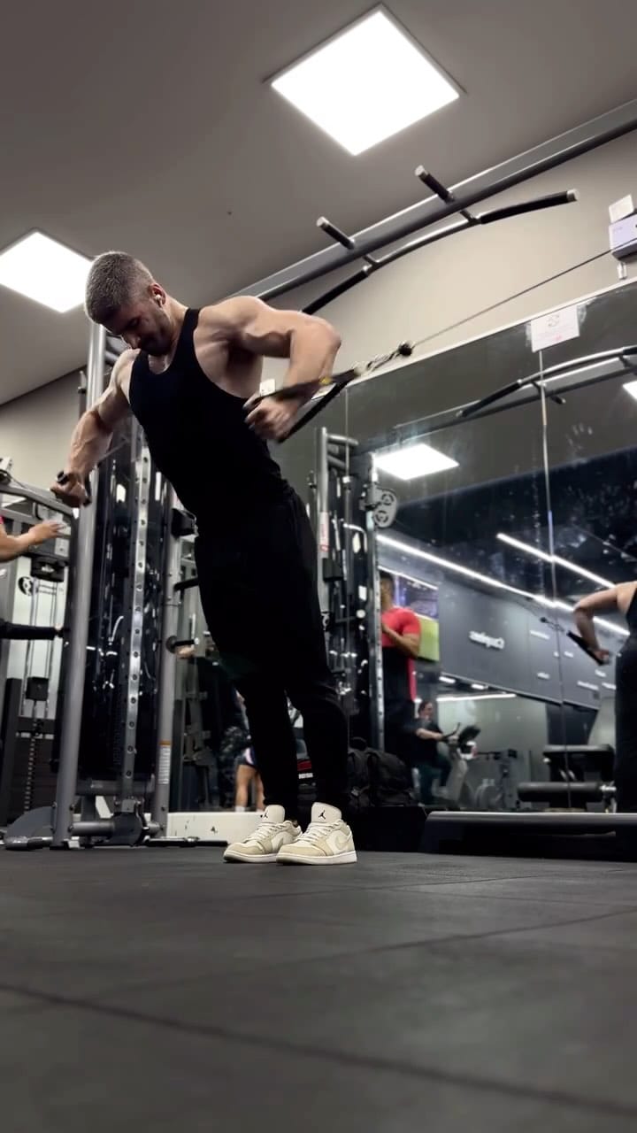 Post 6 by Pedro Fernandes on Instagram (video)