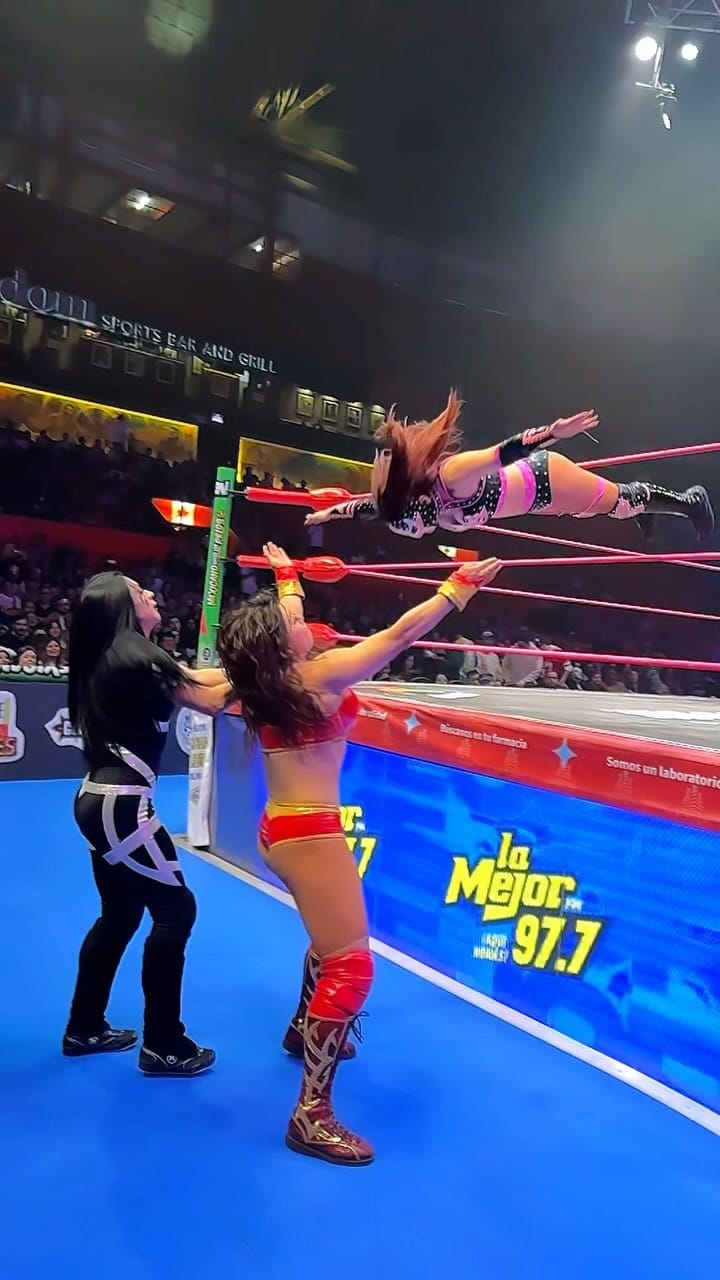 Post 10 by KIRA luchadora on Instagram (video)