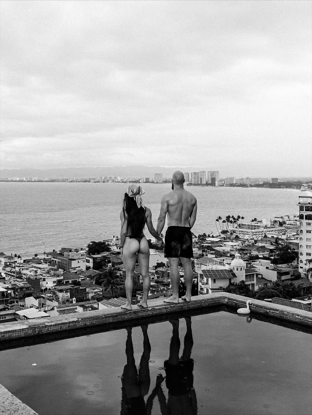 Post 8 by Karolina Ayon😘 on Instagram (carousel)