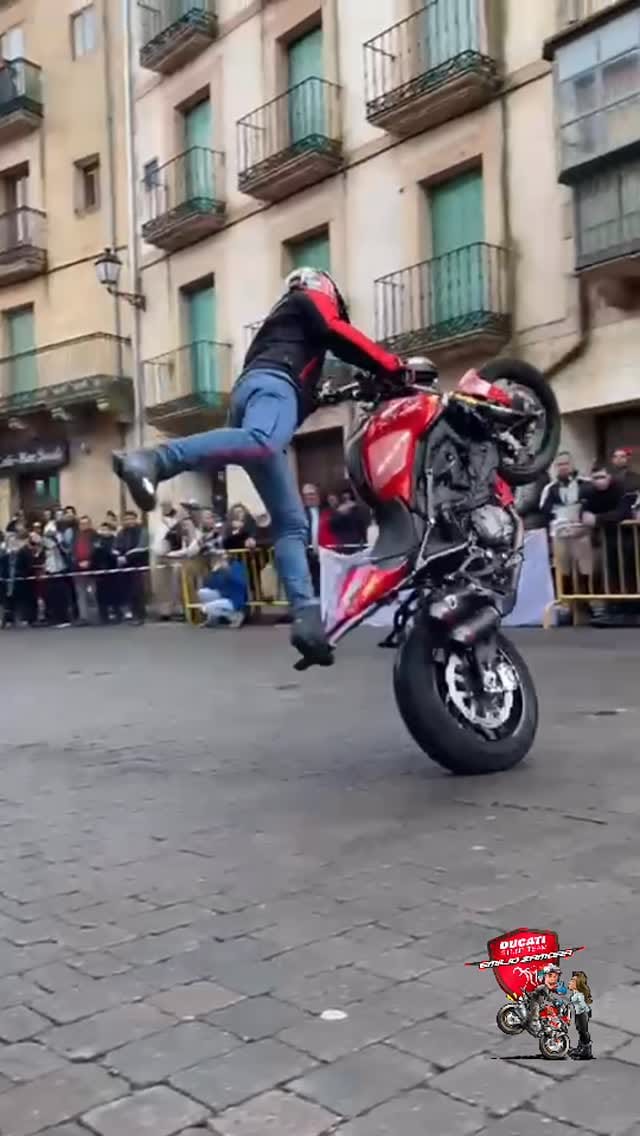 Post 9 by EMILIO ZAMORA on Instagram (video)