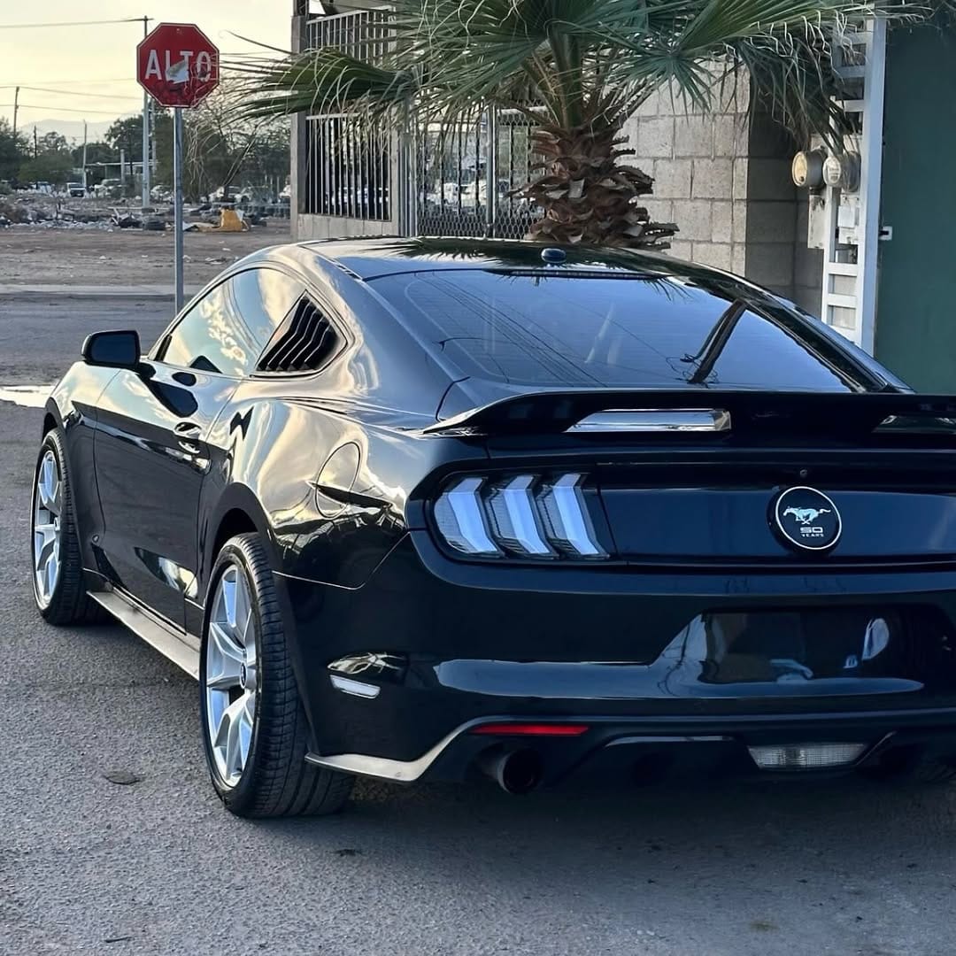 Post 5 by Supercars Mxli on Instagram (carousel)