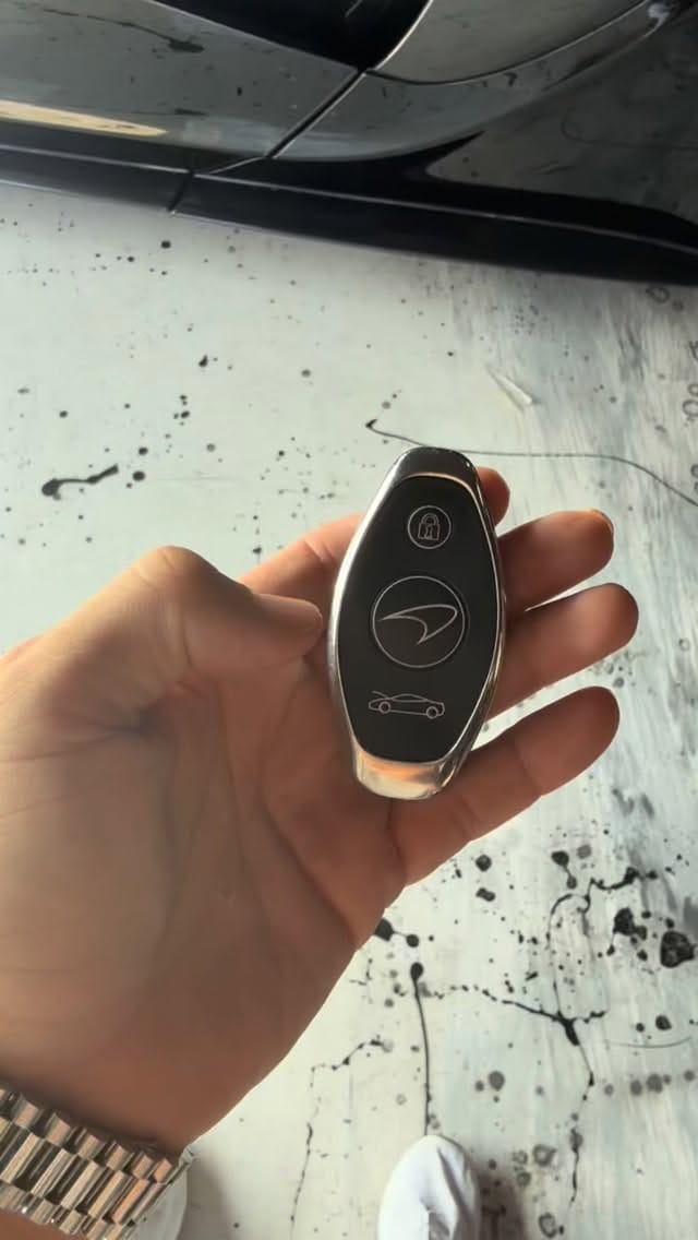 Post 2 by HUGO DE LOS COBOS on Instagram (video)