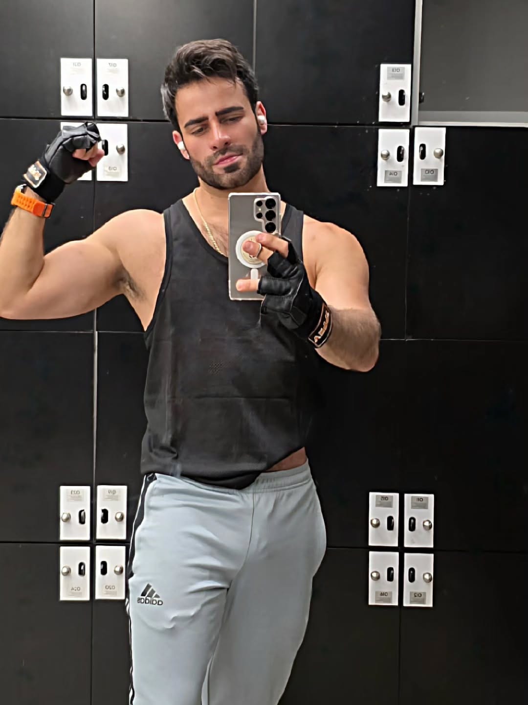 Post 8 by Omar Ivan Leon on Instagram (image)