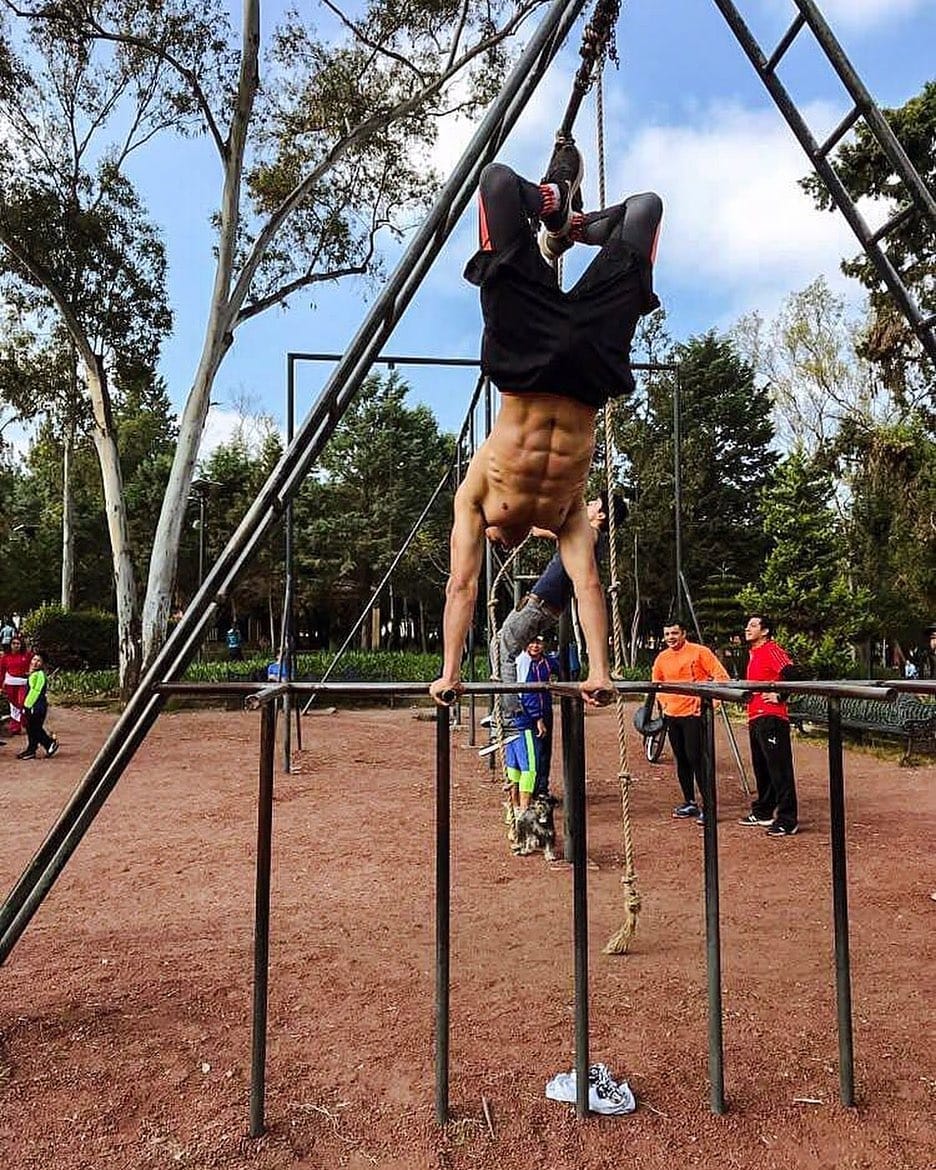 Post 2 by Cris Alvarez on Instagram (image)