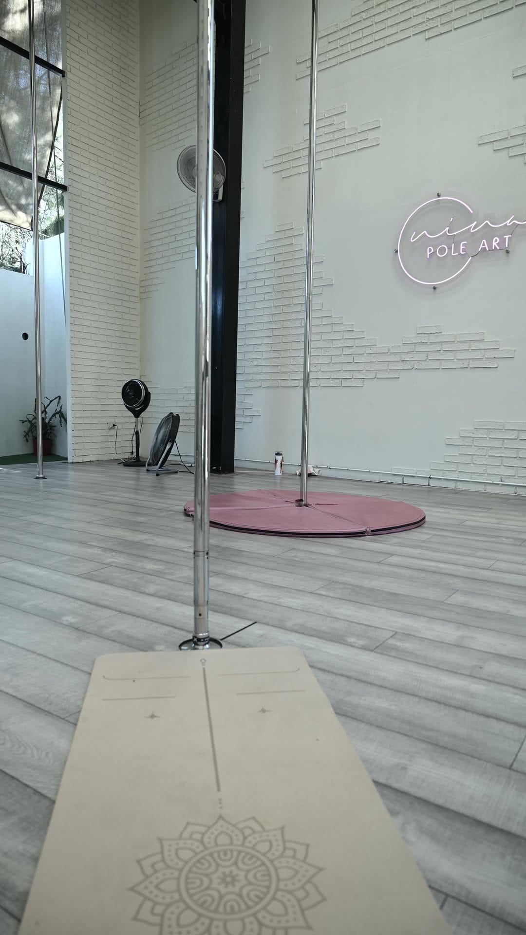 Post 4 by 🅿🅾🅻🅴🆂🆅 on Instagram (video)