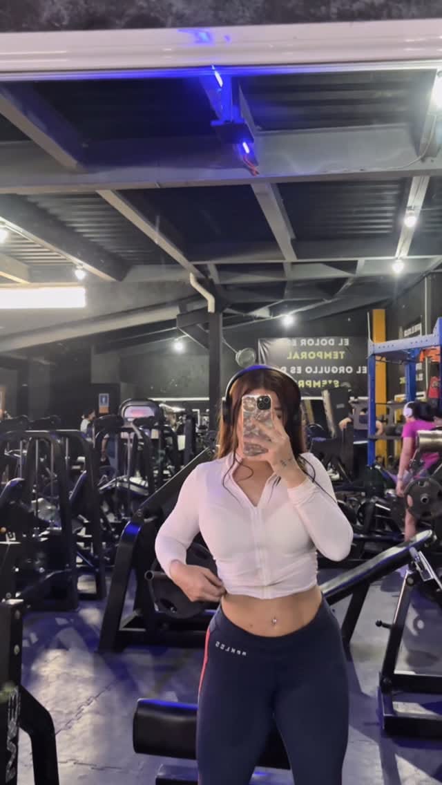 Post 2 by Alexa Rowvn on Instagram (video)