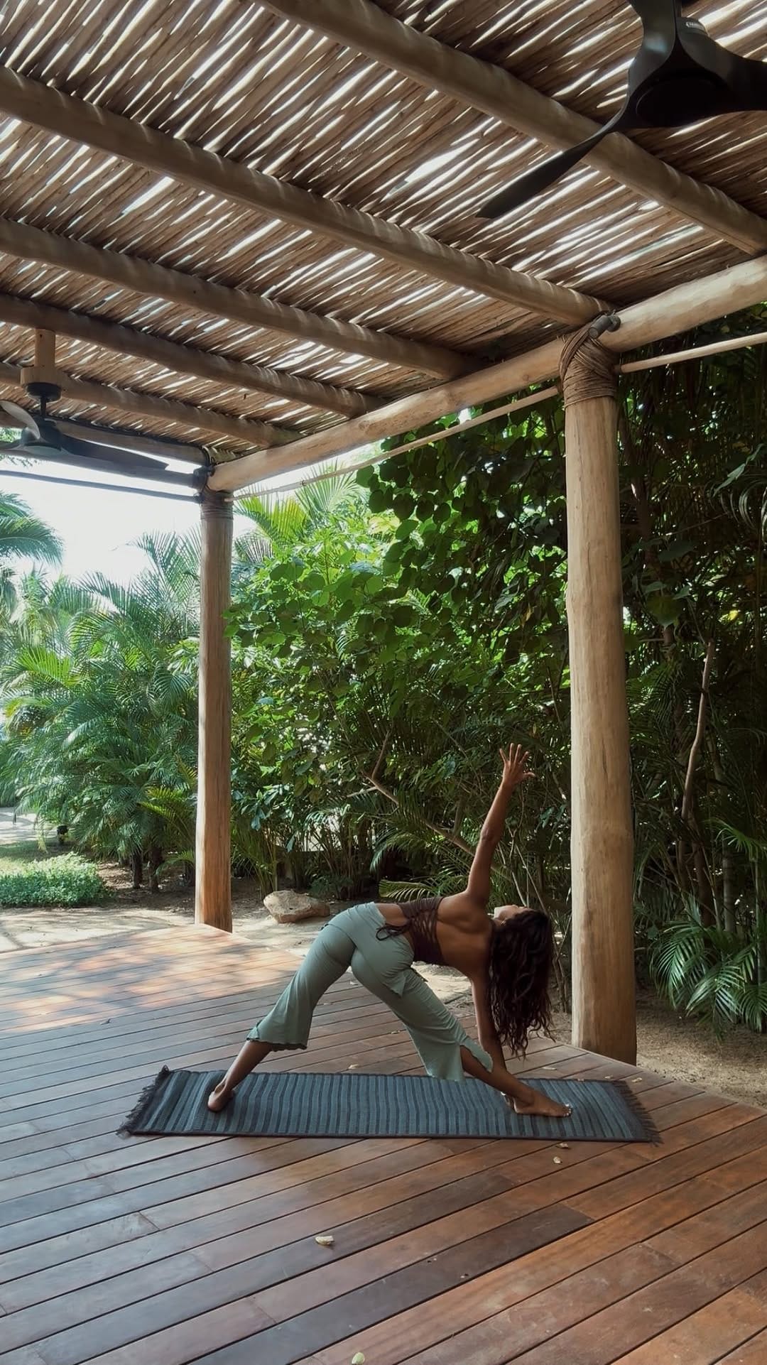 Post 6 by Ana Paula ♥ on Instagram (video)