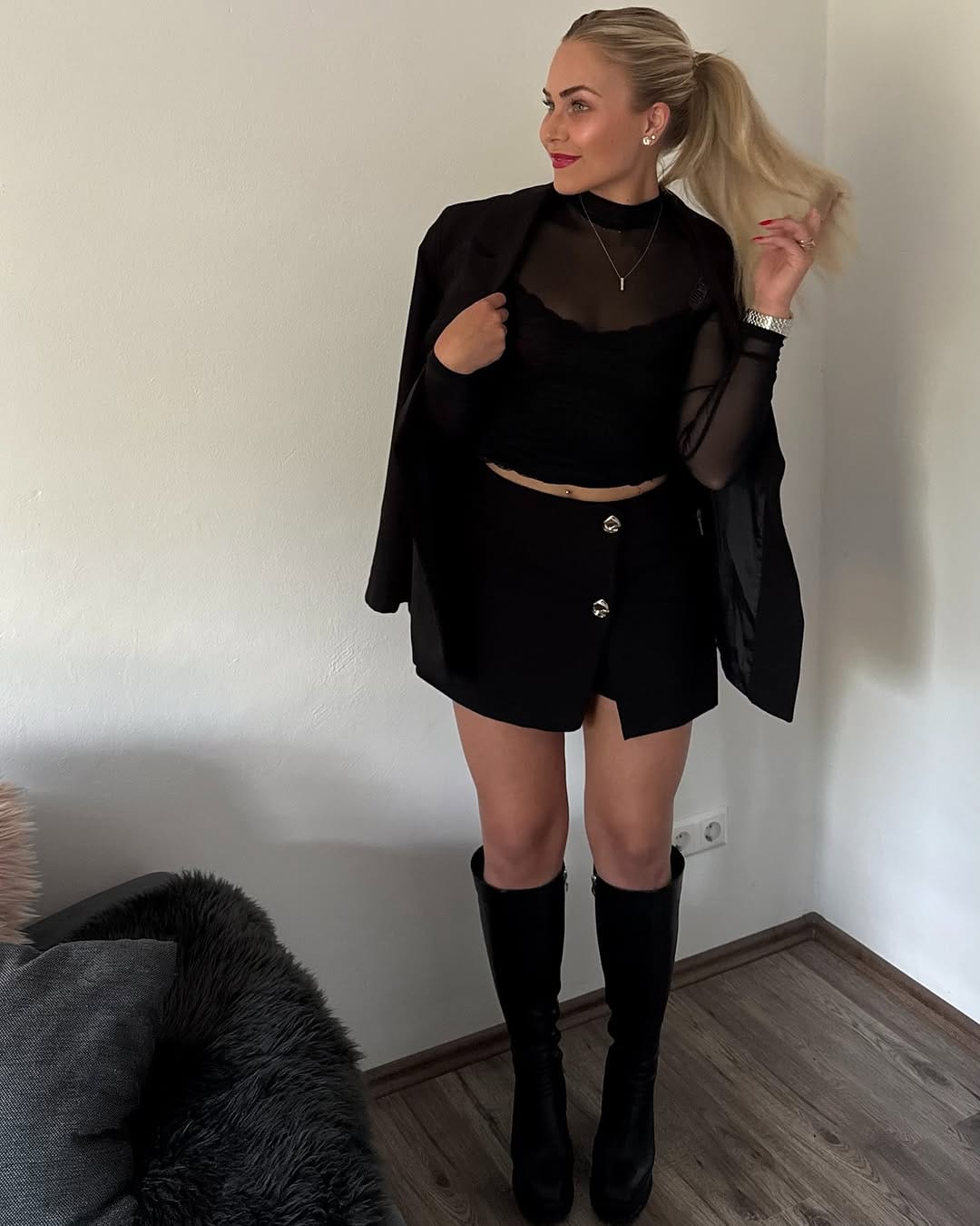 Post 9 by 𝐿𝑒𝑜𝓃𝒾𝑒 on Instagram (carousel)