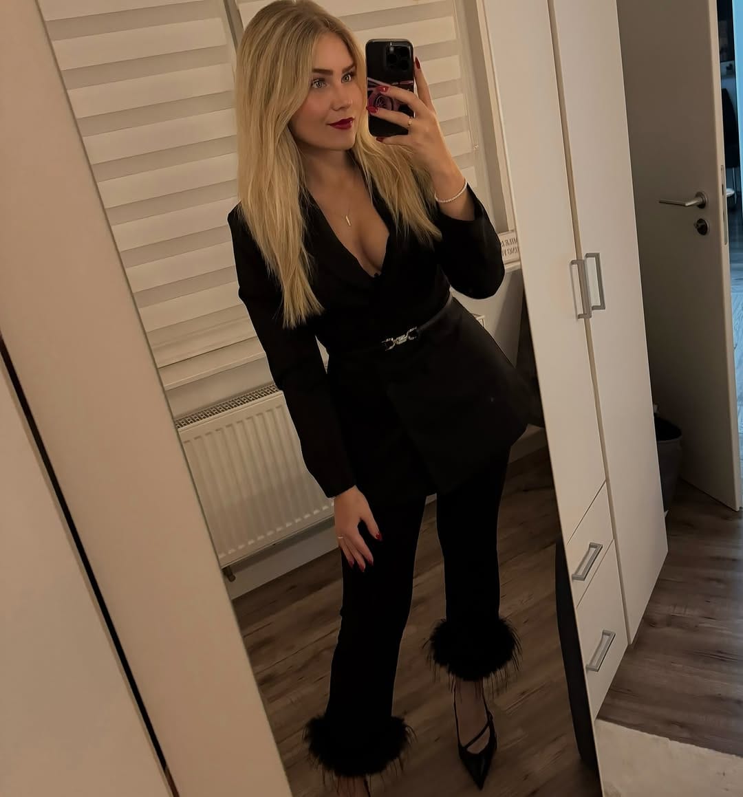 Post 1 by 𝐿𝑒𝑜𝓃𝒾𝑒 on Instagram (image)