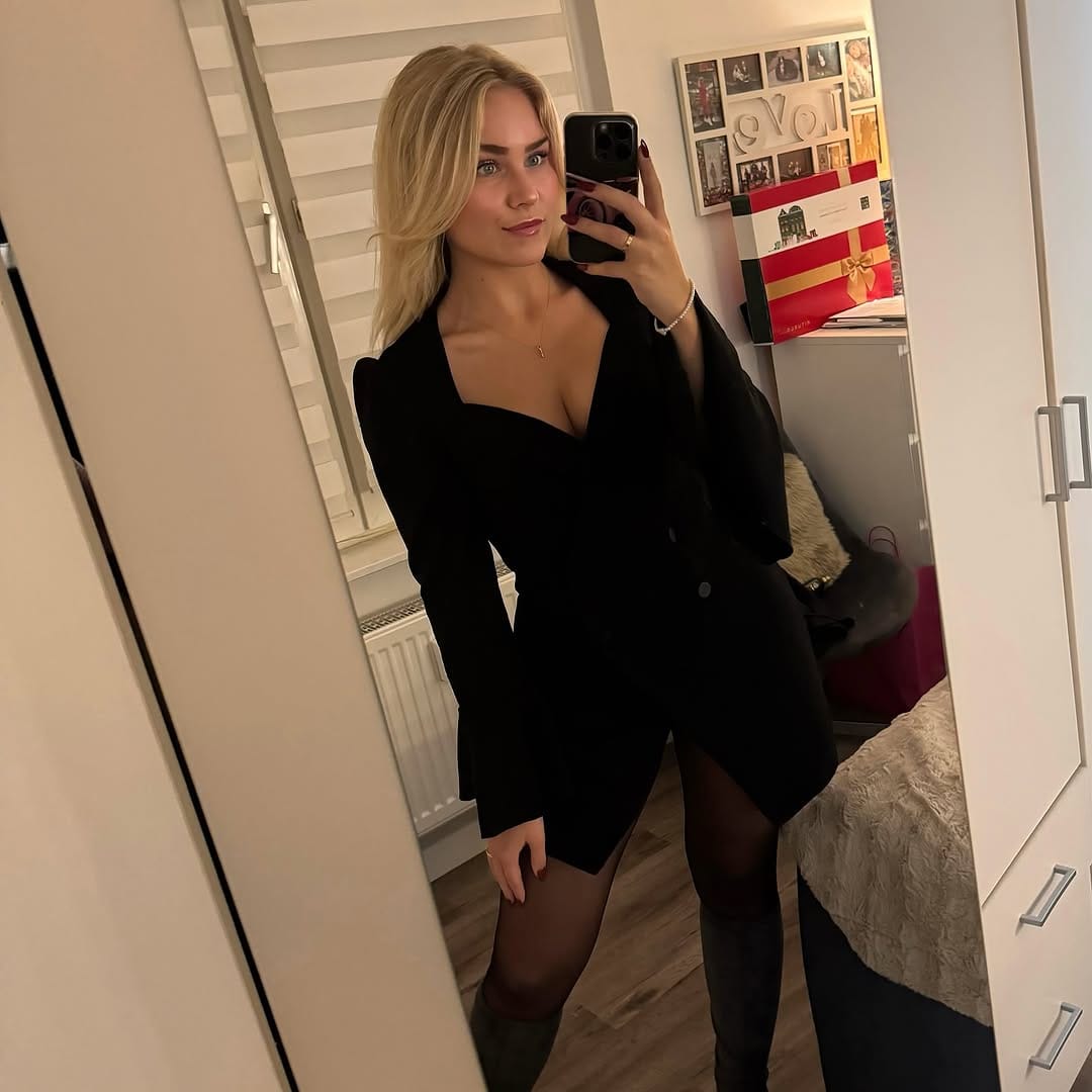 Post 5 by 𝐿𝑒𝑜𝓃𝒾𝑒 on Instagram (image)