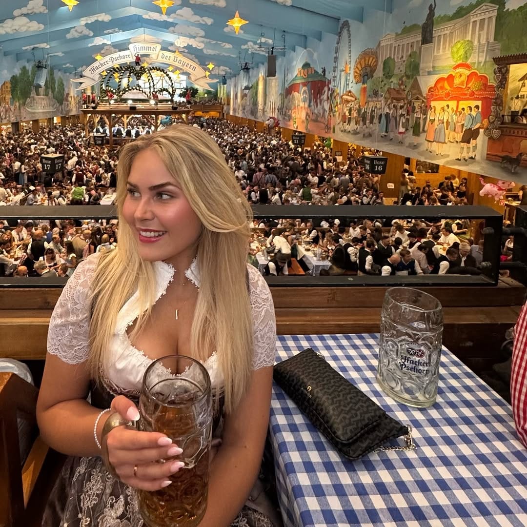 Post 7 by 𝐿𝑒𝑜𝓃𝒾𝑒 on Instagram (carousel)