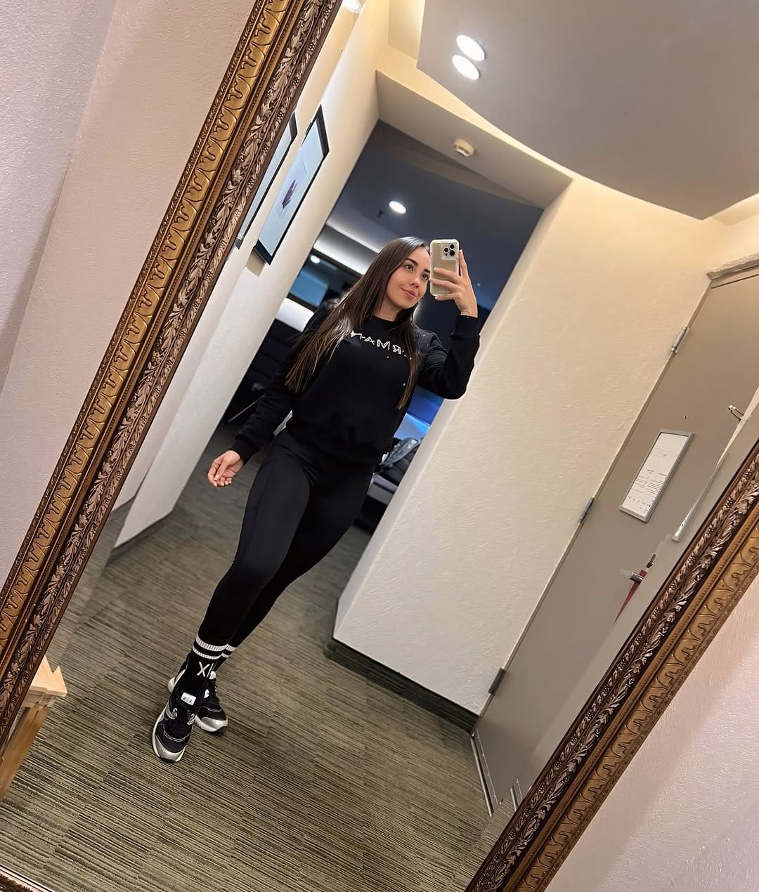 Post 1 by 𝓥𝓪𝓵𝓮𝓻𝓲𝓪 𝓥𝓲𝓬𝓮𝓷𝓬𝓲𝓸 ♡ on Instagram (image)