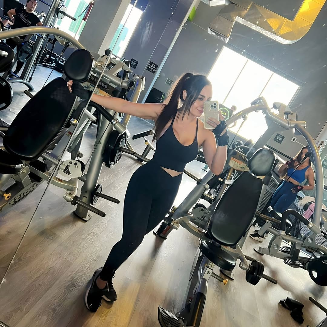 Post 3 by 𝓥𝓪𝓵𝓮𝓻𝓲𝓪 𝓥𝓲𝓬𝓮𝓷𝓬𝓲𝓸 ♡ on Instagram (image)