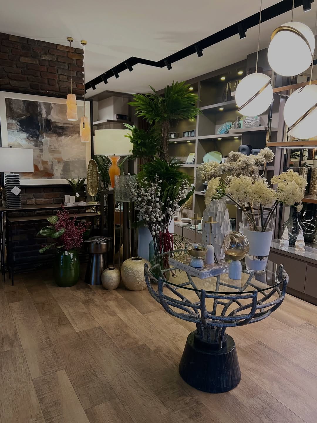 Post 8 by Laromita Decoration on Instagram (carousel)