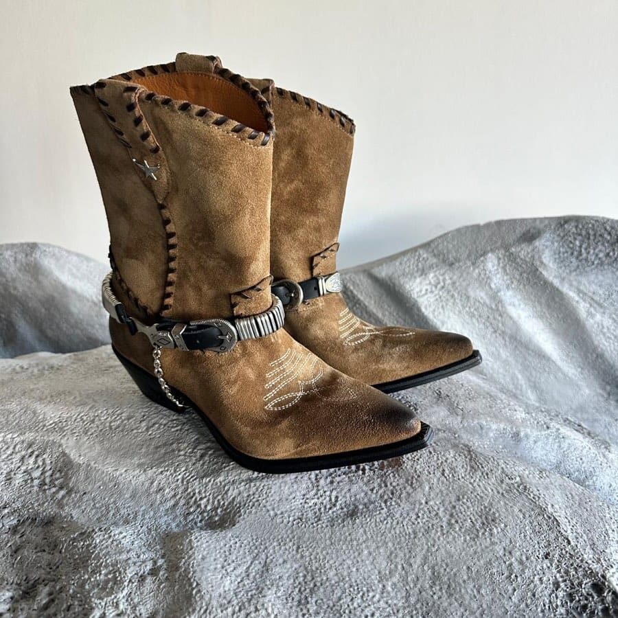 Post 5 by Gracy Johns on Instagram (image)