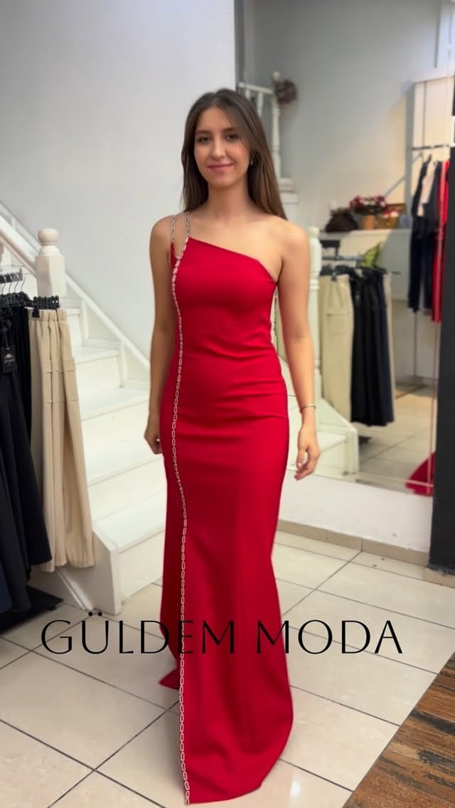 Post 4 by Güldem Moda ve Boutique on Instagram (video)