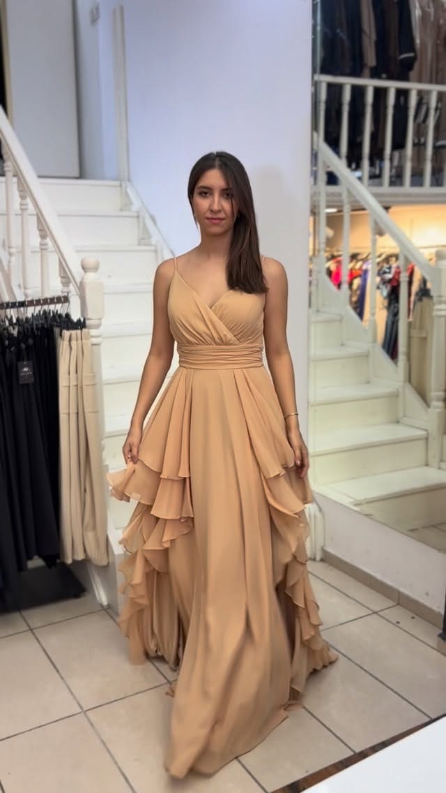 Post 7 by Güldem Moda ve Boutique on Instagram (video)