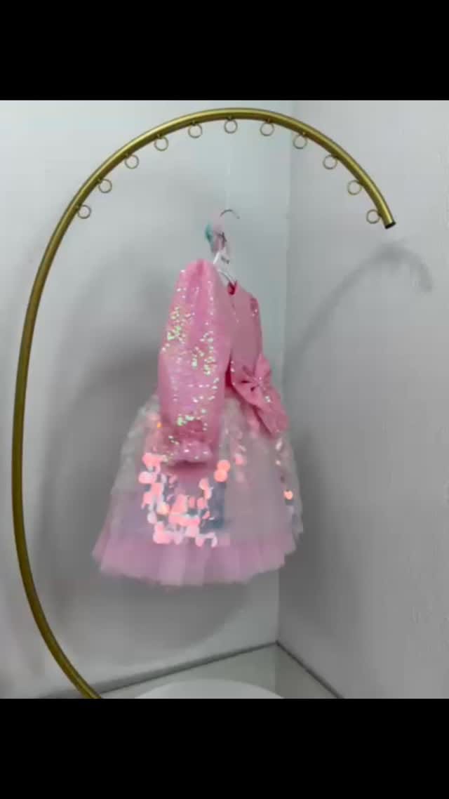 Post 7 by Gülizar Şazi on Instagram (video)