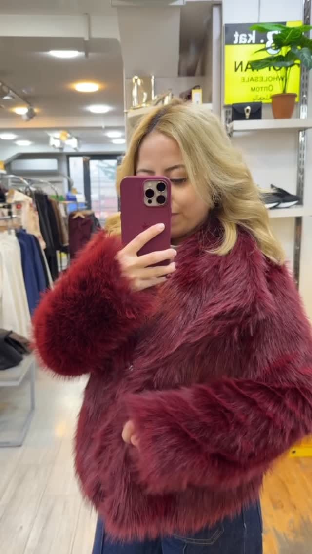 Post 2 by Layki on Instagram (video)