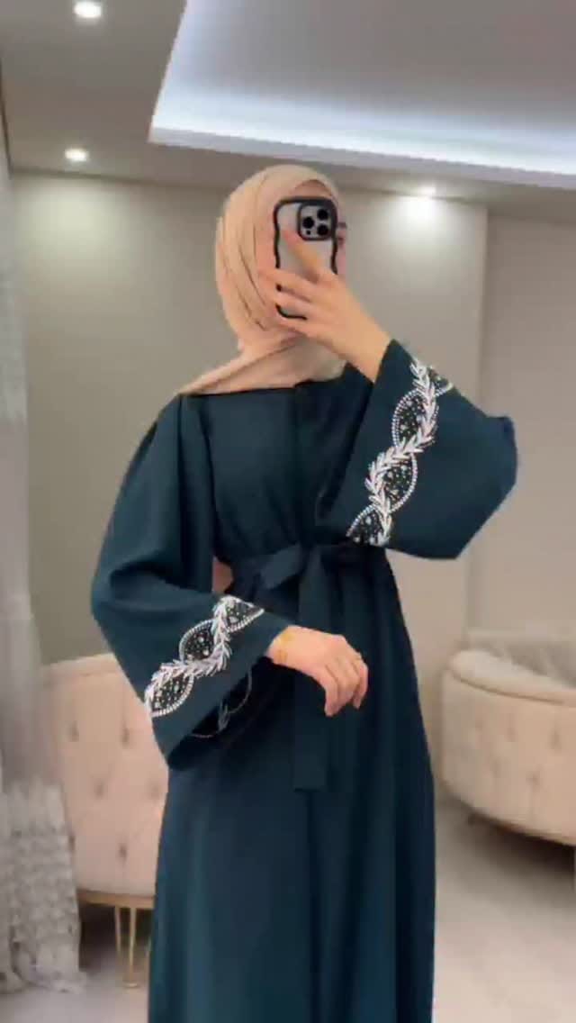 Post 9 by modaronahi_hijab on Instagram (video)
