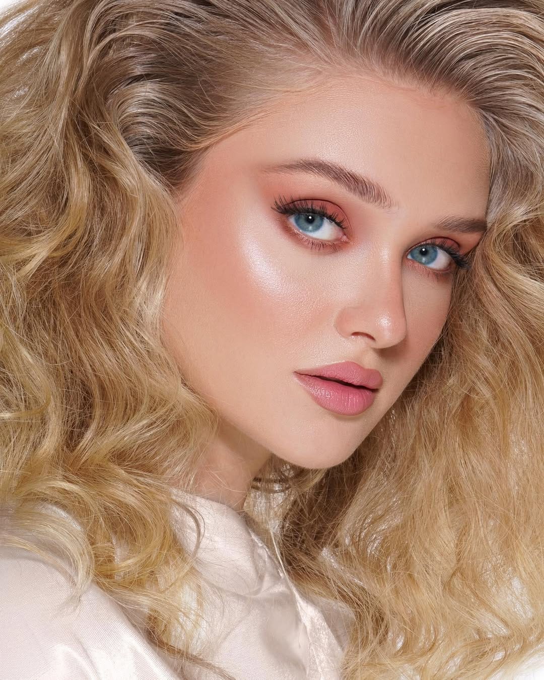 Post 10 by Model Istanbul🇹🇷Dubai🕊️Mariia Kolkneva on Instagram (carousel)