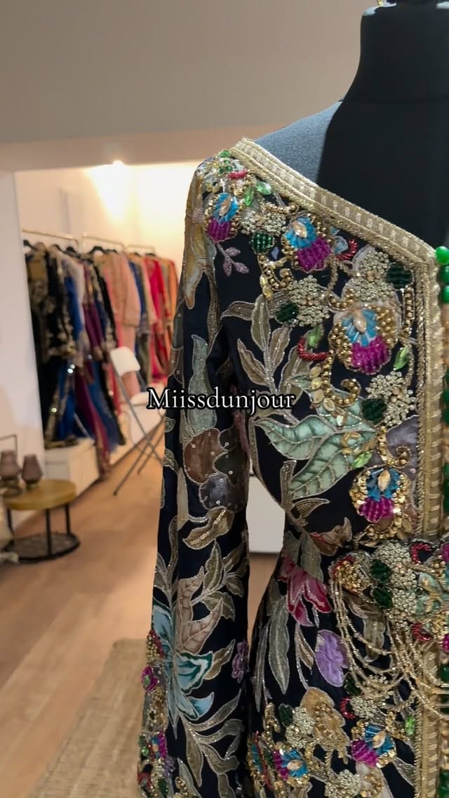 Post 6 by Fatiha Eddarkaoui caftan on Instagram (video)