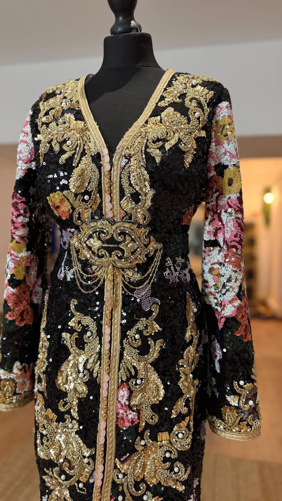 Post 4 by Fatiha Eddarkaoui caftan on Instagram (video)