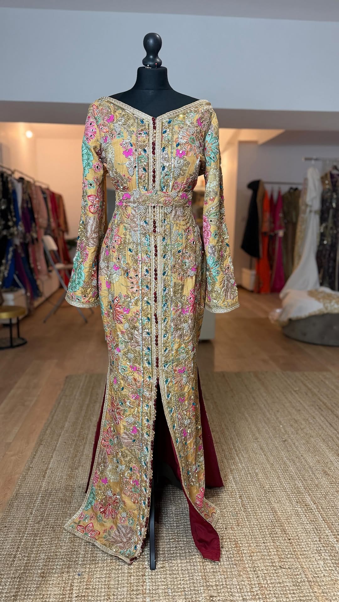 Post 9 by Fatiha Eddarkaoui caftan on Instagram (video)