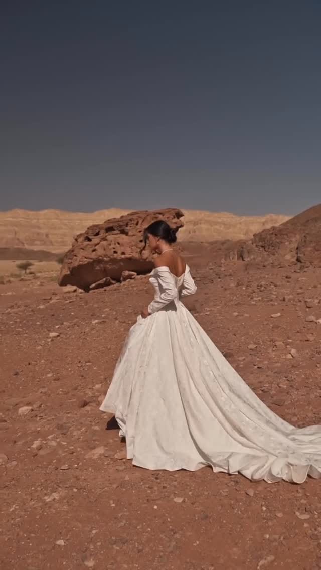 Post 1 by Arya Sposa on Instagram (video)