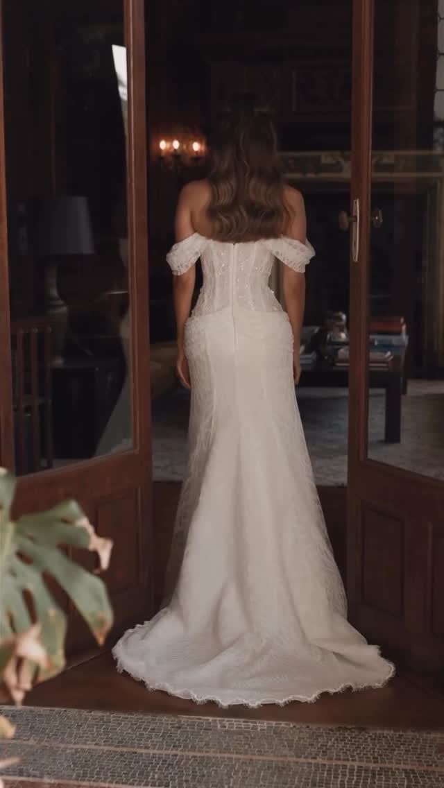 Post 2 by Arya Sposa on Instagram (video)