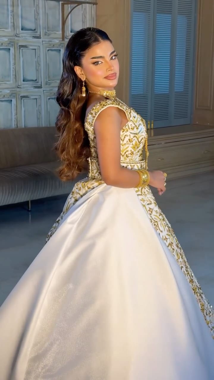 Post 9 by shanyool atelee on Instagram (video)