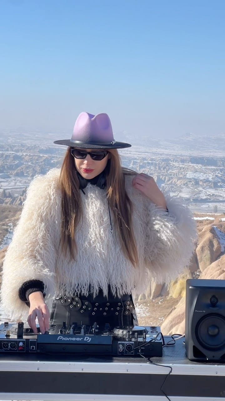 Post 8 by Arina Lavo on Instagram (video)